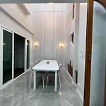 Huai Khwang Fullmoon House__City Center Family Holiday Experience