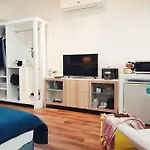 Double Studio, Private Bath & Balcony, Shared Kitchen With Local Family By Pillows & Purrs