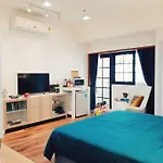 Double Studio, Private Bath & Balcony, Shared Kitchen With Local Family By Pillows & Purrs
