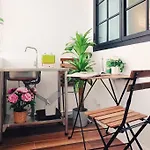 Double Studio, Private Bath & Balcony, Shared Kitchen With Local Family By Pillows & Purrs
