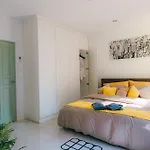 Huge House Mid Of Phromphong Sukhumvit39 4Suite Bedrooms/Kitchen/Wifi