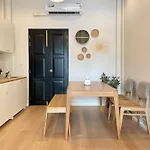 Urban Escape House - China Town