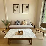 Urban Escape House - China Town