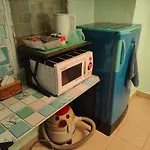 Spacious Studio With Private Kitchen Near Skytrain