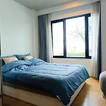 Cozy Poolside Room In Prime Location In On Nut Area