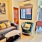 Chez Anne ,Apartment 15 Mins From Suvarnabhumi International Airport, Near Airpor Rail Link Huamak ,Ban Thap Chang
