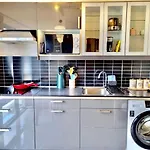 Chez Anne ,Apartment 15 Mins From Suvarnabhumi International Airport, Near Airpor Rail Link Huamak ,Ban Thap Chang