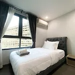2Br Modern Comfort At Vibrant Asok Bts Station