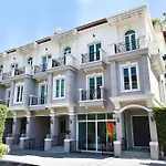 3Br Sukhumvit Townhouse, Close To Emsphere And Bts Mrt