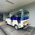 Circle Luxury Condominium City View 42 Floor