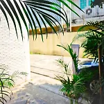 Homey Stay And Cafe By Hematoa