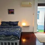 Homey Stay And Cafe By Hematoa