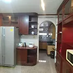 繁华与幽静的联排别墅 近帕蓝9,拉猜达地铁站,订5晚免费接机一趟