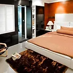 Large Asoke Central 2500Sqft Apartment Sleeps Up To 10