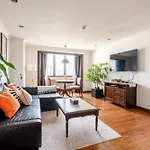 Artichoke Suite Sukhumvit, Nana Bts