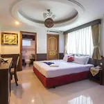 Gusto Pratunam Hotel