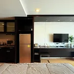 Spacious Friendly Condo Near Bts