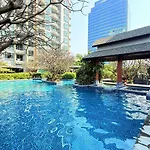1 Bedroom High Floor Luxury Condo With Pool,Gym And Sauna