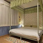 Kitsch Hotel