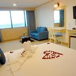 Bay Hotel Srinakarin