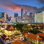 Banthat Thong Hostel