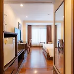 Journeyhub Sukhumvit 26, Bangkok - Formely St James Hotel