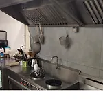 6 Bedroom House In Heart Of Chinatown