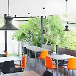 Lee Nova Hotel