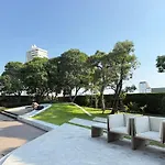 Luxe Condo With Pool, Gym, Sauna
