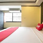 OYO 75385 Hotel Win Long
