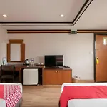 OYO 75385 Hotel Win Long