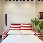 Cozy Artist Gem In Chinatown, Stroll To Mrt & More