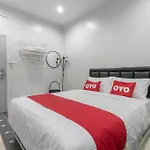 Oyo 818 Suksomboon Residence