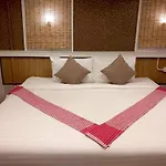 Thousand-Ten Thousand Hotel