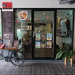 Boutique Poo-Yai Lee