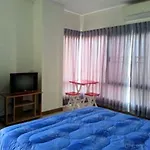 Suchart Leelawadee Home