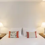Serpentine Apartment By Favstay