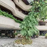 Serpentine Apartment By Favstay