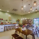 Hom Hostel&Cooking Club