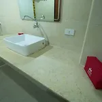 Zen Rooms Surasak 2