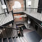Thrive The Hostel : Patpong By The Belle