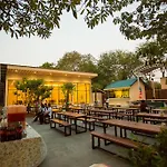Alisha Court Hotel & Residence