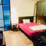 First 1 Boutique Hostel At Sukhumvit 1