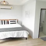 Warm Hug Home&Apartment