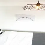 Warm Hug Home&Apartment