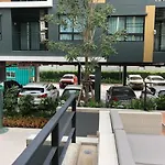 I Condo Sukhumvit 77 Green Space