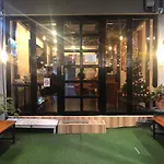 Glad Bangkok Hostel Bar And Restaurant