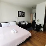 Rooftop Pool Gym Luxury Cozy Condo @Park24 Near Bts