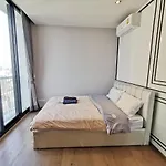 Rooftop Pool Gym Luxury Cozy Condo @Park24 Near Bts