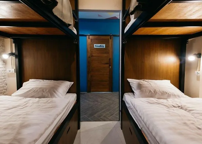 Ploen Bangkok Hostel - Adults Only